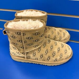 UGG Classic Mini II Embossed Chestnut Suede Sheepskin Lined Ankle Boots Women 5